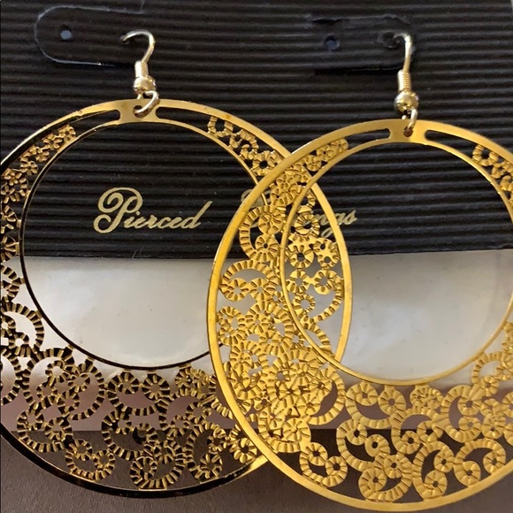 Gold hoop and dangle earrings - Picture 3 of 4